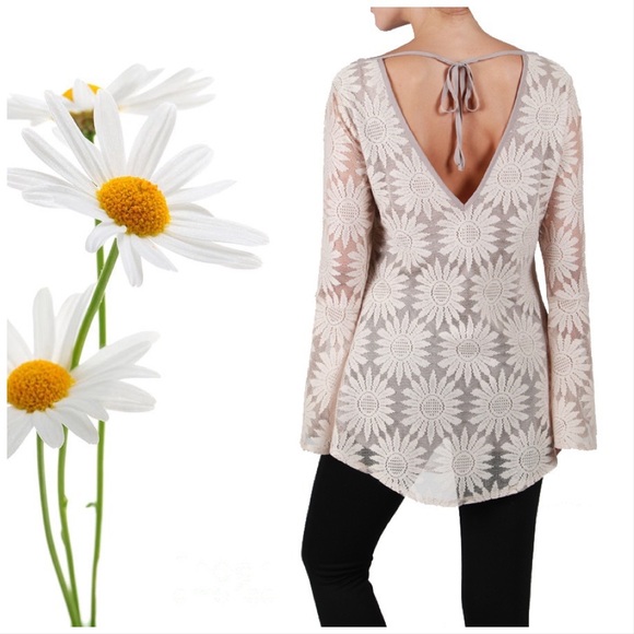 Daisy Lace Embroidered Top - Picture 4 of 8